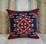 Perna decorativa Vintage model tesut in punct cruce mare, dos catifea.