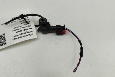 Senzor de impact dreapta față TESLA MODEL Y 2024 OEM: 1036761-00-B 30760844 foto