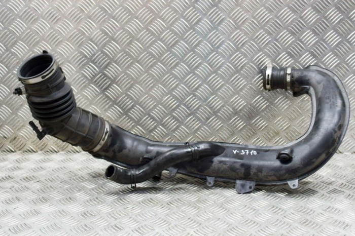 Tub de admisie aer FORD KUGA II DM2 2016 OEM: F1F1-9C623-BA,F1F1-9R504-AB 15530962
