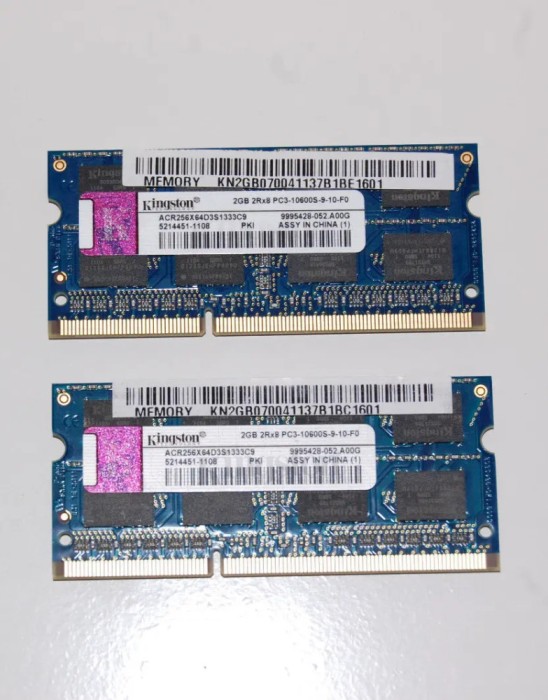 4GB DDR3 kingston kit 2x 2GB RAM LAPTOP PC3-10600S-9-10-f0