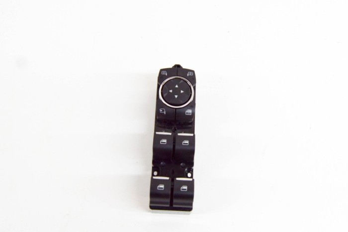 Buton geam ușă dreapta față FORD ECOSPORT 2019 OEM: DG9T-14540-CCW 18303581