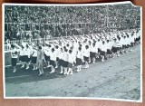 Fotografie Strajer Interbelic, Defilare Zi de Sarbatoare, 17x12.5 cm, Alb-Negru. Ruptura Colt Dreapta