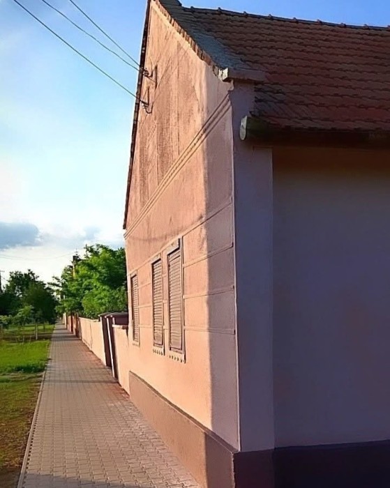 Se vinde casă+ teren generos,la nici 2 minute de centru