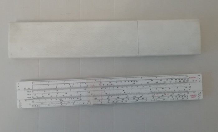 QW12 - Rigla de calcul - in cutie de plastic - piesa de colectie