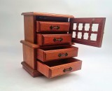 Cufar Vintage Pentru Bijuterii, comoda mica din lemn cu 4 feronerie alama