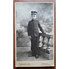 Fotografie pe carton, elev, perioada interbelica