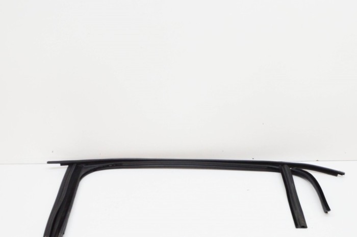 Garnitura de cauciuc ușă st&acirc;nga spate TESLA MODEL X 2020 OEM: 1484041-00-B | 21021586