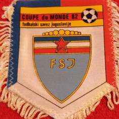 Fanion-Federatia de Fotbal din IUGOSLAVIA(CM 1982)pe spate rezultate calificari