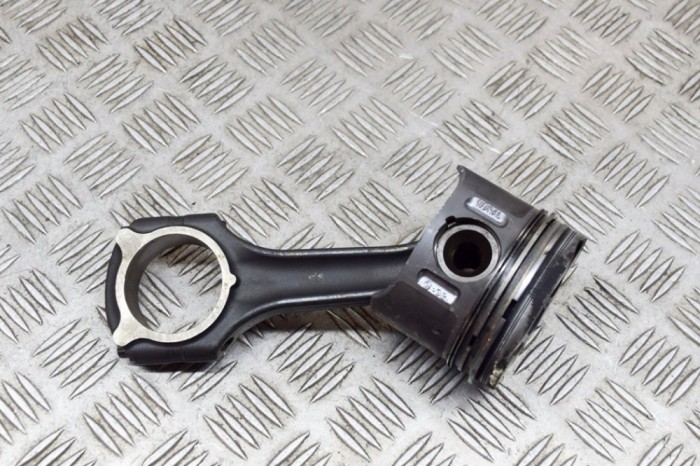 Piston MERCEDES-BENZ C W203 2006 OEM: A6110300320,A6110300717 14887208
