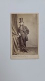 Fotografie de colectie format CDV Atelier L. Birnstinol Royal Horticultural Gardens, Portret domn elegant cu joben (tilindru), Bristol, ca. 1855