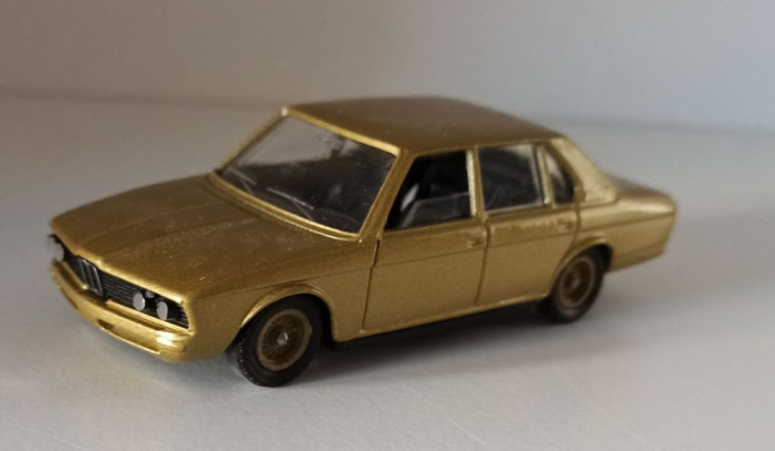 Macheta BMW 530 (E12) Facelift gold 1976 - Solido/Hachette 1/43