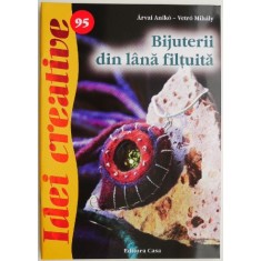 Bijuterii din lana filtuita &ndash; Arvai Aniko, Vetro Mihaly