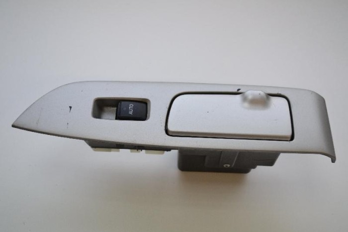 Buton geam ușă st&acirc;nga spate LEXUS RX _U3_ 2007 OEM: 84030-48070 2246713