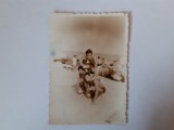 Fotografie 6/9 cm cu 3 tineri la mare