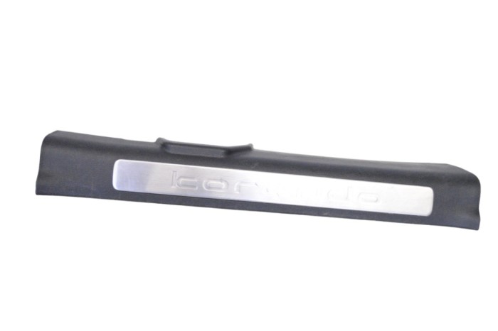 Ornament prag interior dreapta față SSANGYONG KORANDO 2016 OEM: 77460-34502 22954150