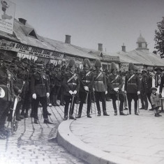 fotografie veche militari in tinuta parada SERGENTI,SOLDATI,OFITERI,1928,T.GRAT