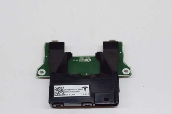 USB TESLA MODEL Y 2021 OEM: 1546129-61-D,1546129-00-D 14826103