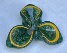 Impresionanta scrumiera din sticla realizata manual, atelier european, anii 1970