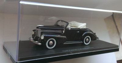 Macheta Opel Kapitan Hebmuller Cabriolet 1940 - NEO Models 1/43 foto