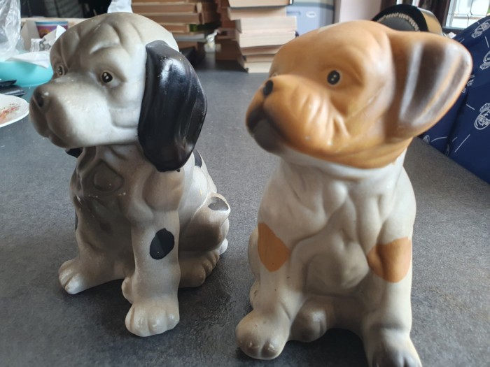 Doi caini catei din ceramica, 13 cm inaltime