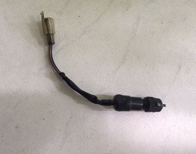 Kawasaki ZR550 Zephyr Contact frana spate