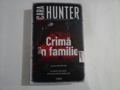 CRIMA IN FAMILIE - CARA HUNTER foto