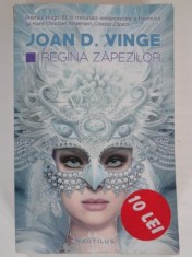 REGINA ZAPEZILOR - JOAN D. VINGE foto