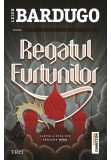 Regatul furtunilor - Leigh Bardugo. Trilogia Grisha, Vol. 2, Trei
