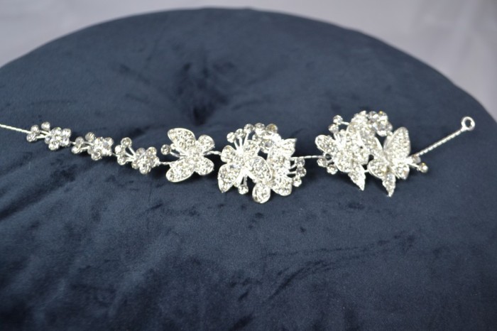 Diadema Argintiu, model Fluturasi cu pietre Diadema Argintiu, model Fluturasi cu pietre
