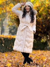 Geaca dama lunga crem cu blana naturala si cordon in talie