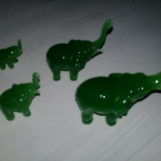 Familie de elefanti Colectie VERDE Smarald,4 figurine elefanti,Statueta ELEFANT