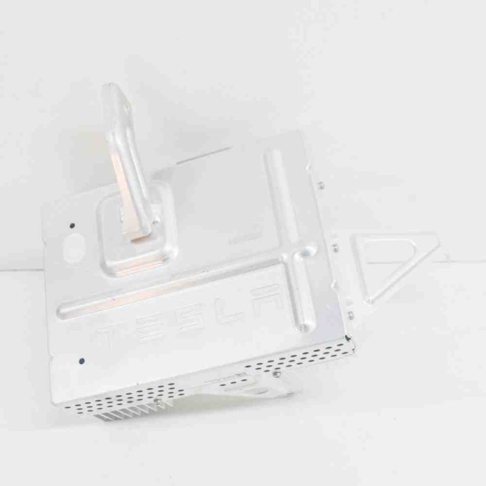 Amplificator de sunet TESLA MODEL 3 2020 OEM: 1079748-00-E