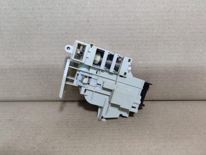 mecanism blocare,inchidere usa masina de spalat hotpoint ariston AQ7D29U / C152