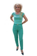 Pantalon fashion in nuanta verde deschis, model lung de vara foto