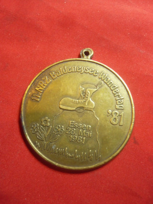 2 Medalii - Orientare Turistica -sponsor Ziarul Zeitung Essen 1981 ,d=4cm ,bronz foto