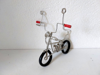 ** Motococleta / Bicicleta de sarma facuta manual, jucarie / decor, 24 x12 cm foto