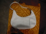 Geanta din piele de culoare alba cu dim. aprox. 27x22 cm, cu bareta extensibila, Geanta de umar, Alb