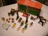 Playmobil - Grajdul cailor, 35, Albastru