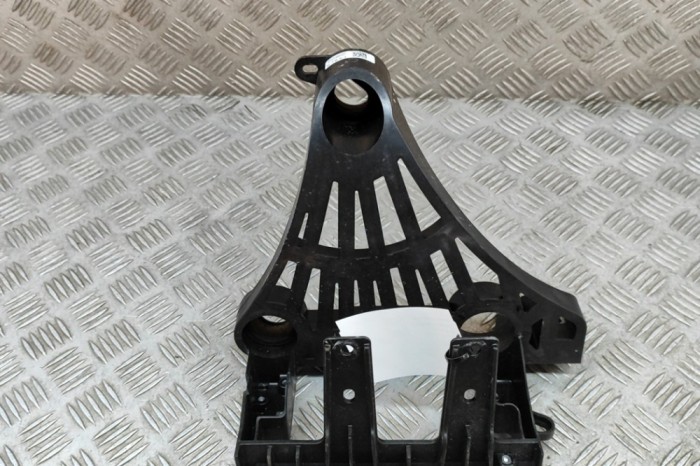 Suport compresor aer condiționat TESLA MODEL Y 2023 OEM: 1667014-00-B,1673627-00-C 23517310