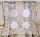 Fata de masa Vintage din bumbac, crosetata manual - insertii cu broderii florale