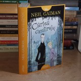 NEIL GAIMAN - CARTEA CIMITIRULUI * ILUSTRATII , ARTHUR , 2018 ( CARTONATA ) *