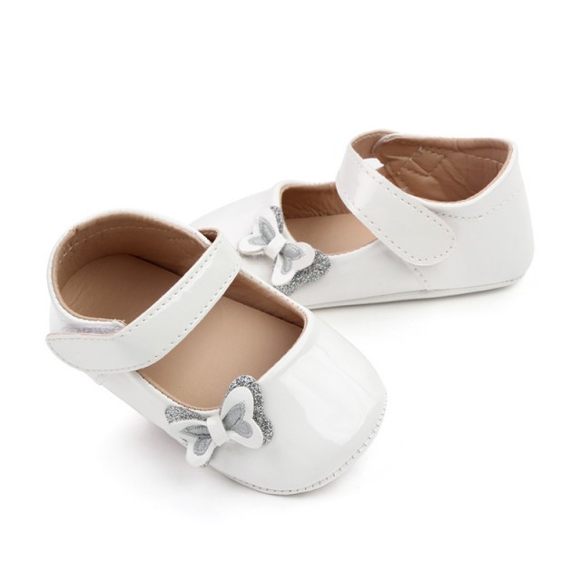 Pantofiori albi din lac - Fundita (Marime Disponibila: 0-3 luni)