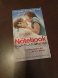 V&acirc;nd cartea &bdquo;The Notebook&rdquo;, de Nicholas Sparks, &icirc;n limba engleză, ediția cu coperta inspirată de film.
