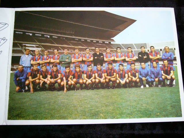 QW28 - Tematica sport - fotbal - Barcelona - 1971 - cu autografele jucatorilor