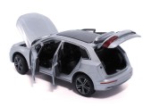 Macheta Audi Q5 1/32 argintiu silver Tayumo deschide toate usile, capota si portbagaj