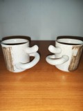 Pereche ceasca halba de colectie cana veche anii 60 ceramica Ove Pollas Design Danemarca cu maner dublu maimuta nas gura Abegreb