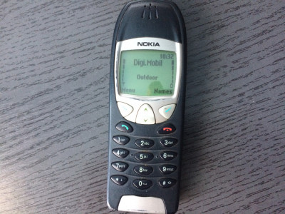 TELEFON DE COLECTIE NOKIA 6210 FUNCTIONAL.CITITI DESCRIEREA CU ATENTIE VA ROG! foto