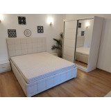 Set dormitor Regal cu pat de 160 x 200 cm din stofa plusata alb murdar