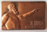 Medalia Nicolae Iorga, istoric, om politic, medalie comemorativa semnata de sculptorului Gheorghe Adoc