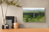 Tablou Canvas, "Cascada &icirc;n peisajul verde islandez", Cascadă, Pajiște, Munte, Ceață, R&acirc;uri, Verde, Natură, St&acirc;ncă, Peisaj, Liniște, 39 x 26 cm, CMCLAS